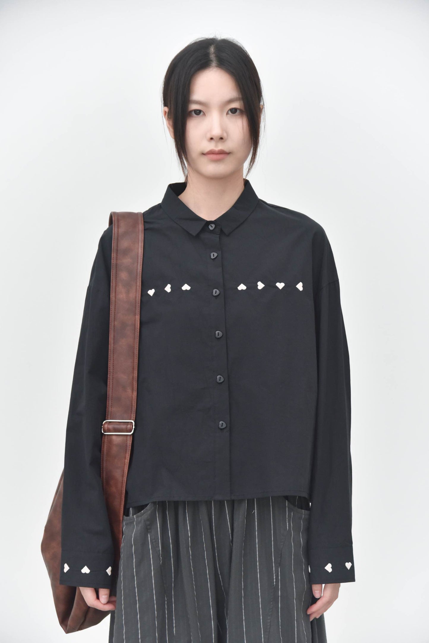 早秋NEW!/ 文青刺繡小愛心自然皺感襯衫