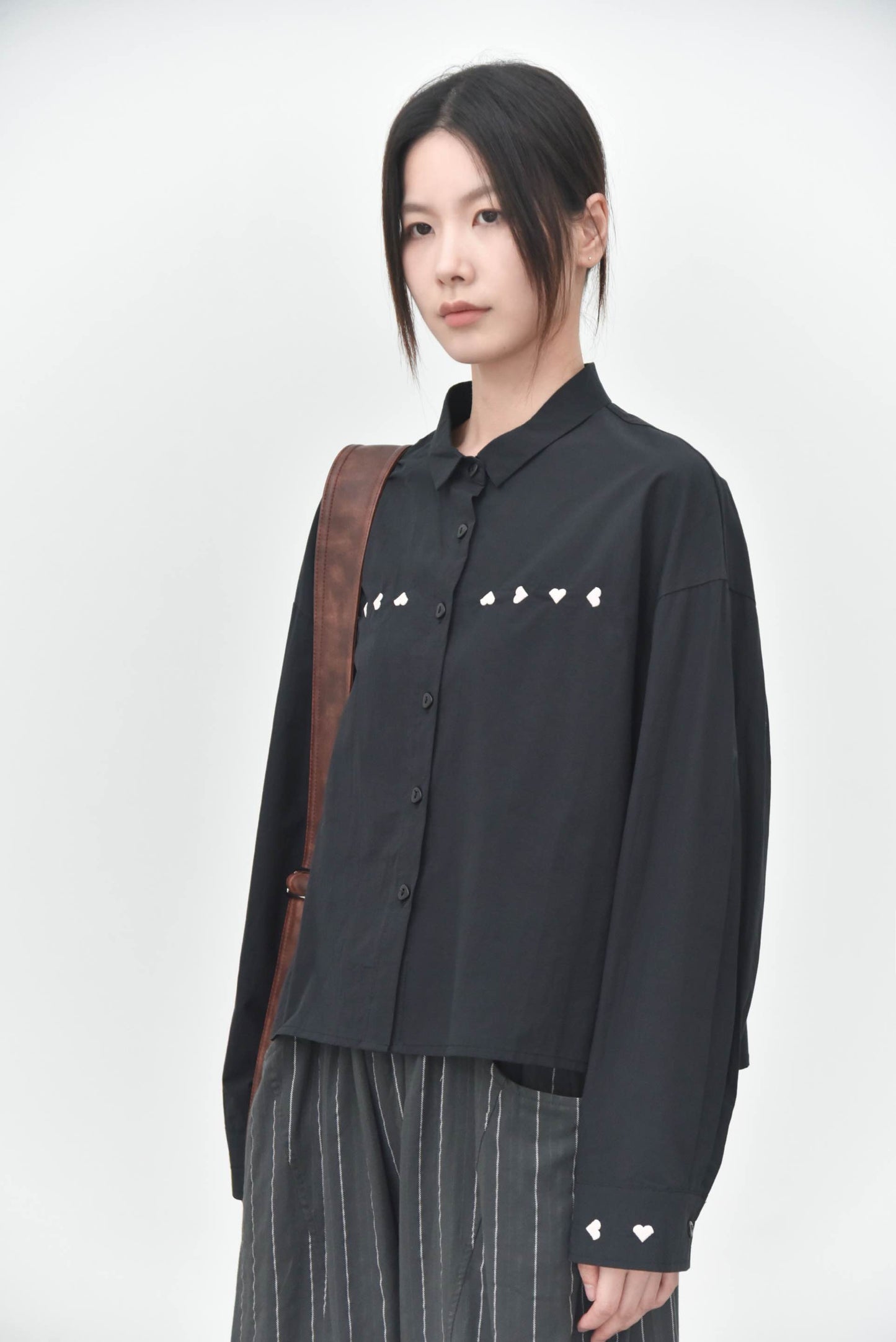 早秋NEW!/ 文青刺繡小愛心自然皺感襯衫