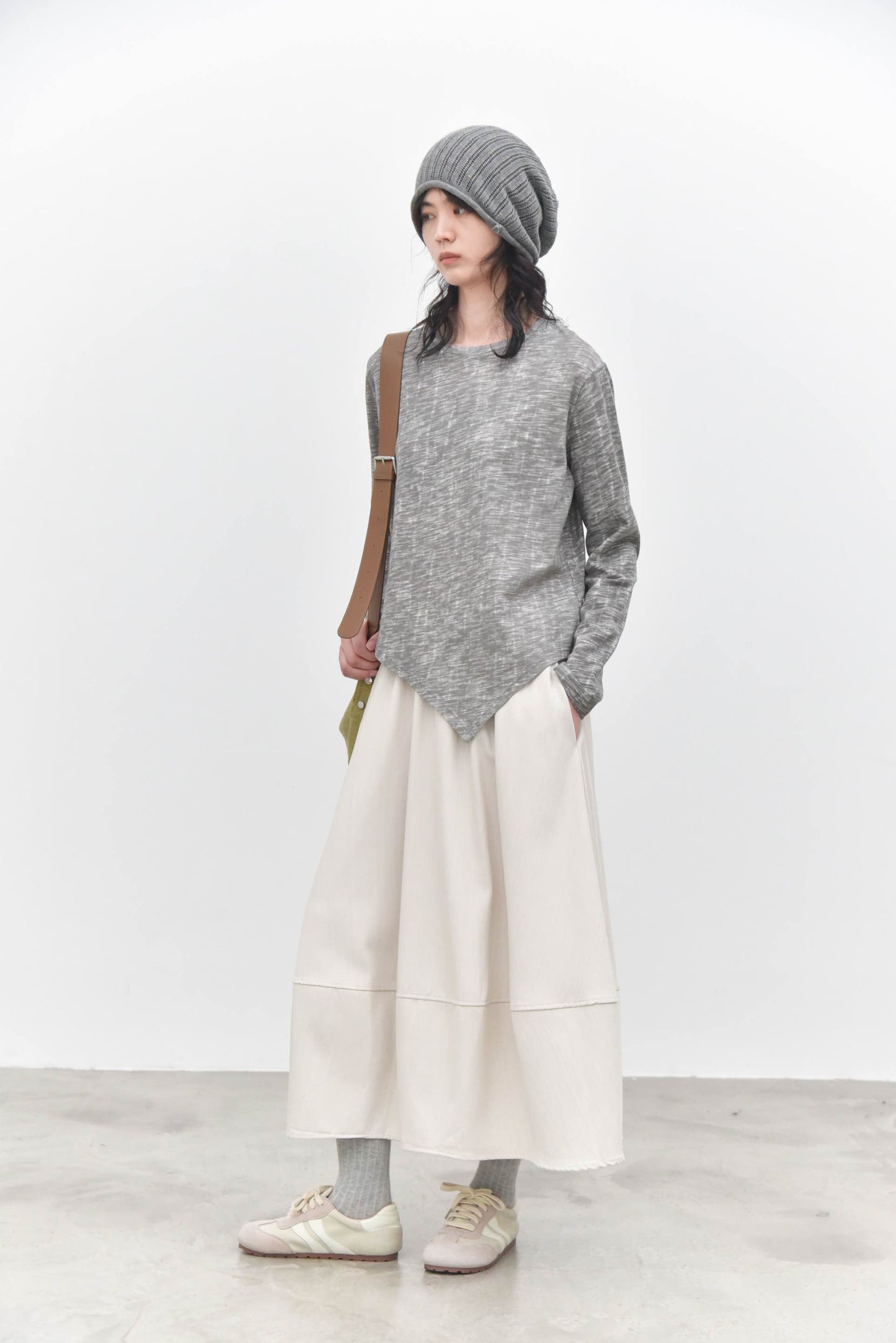 光影印花斜切下擺長袖T恤