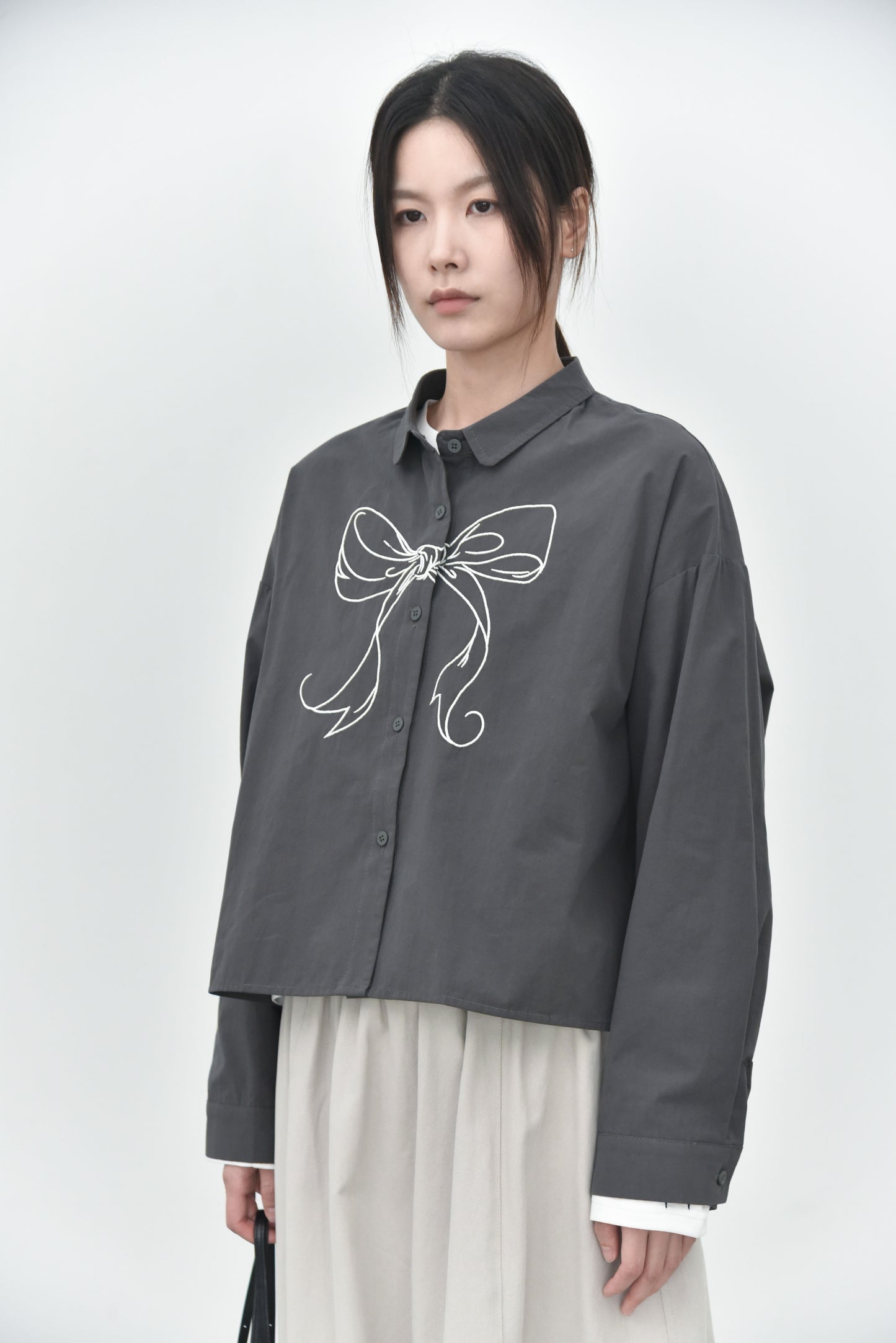 早秋NEW!/ 禮物大蝴蝶結刺繡襯衫