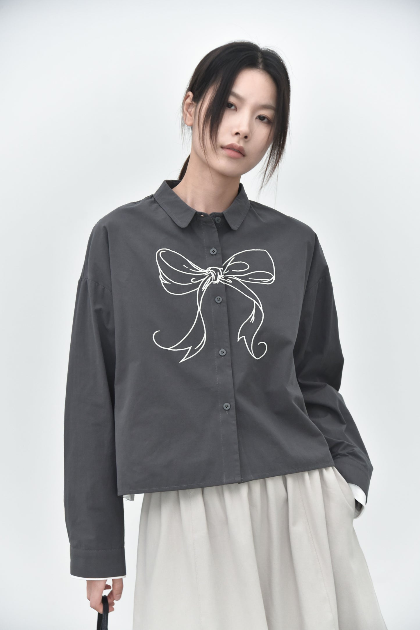 早秋NEW!/ 禮物大蝴蝶結刺繡襯衫