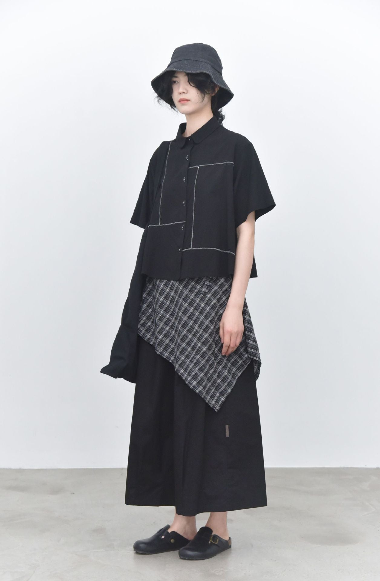 早秋 NEW / 交錯拼接細波浪工法短袖襯衫