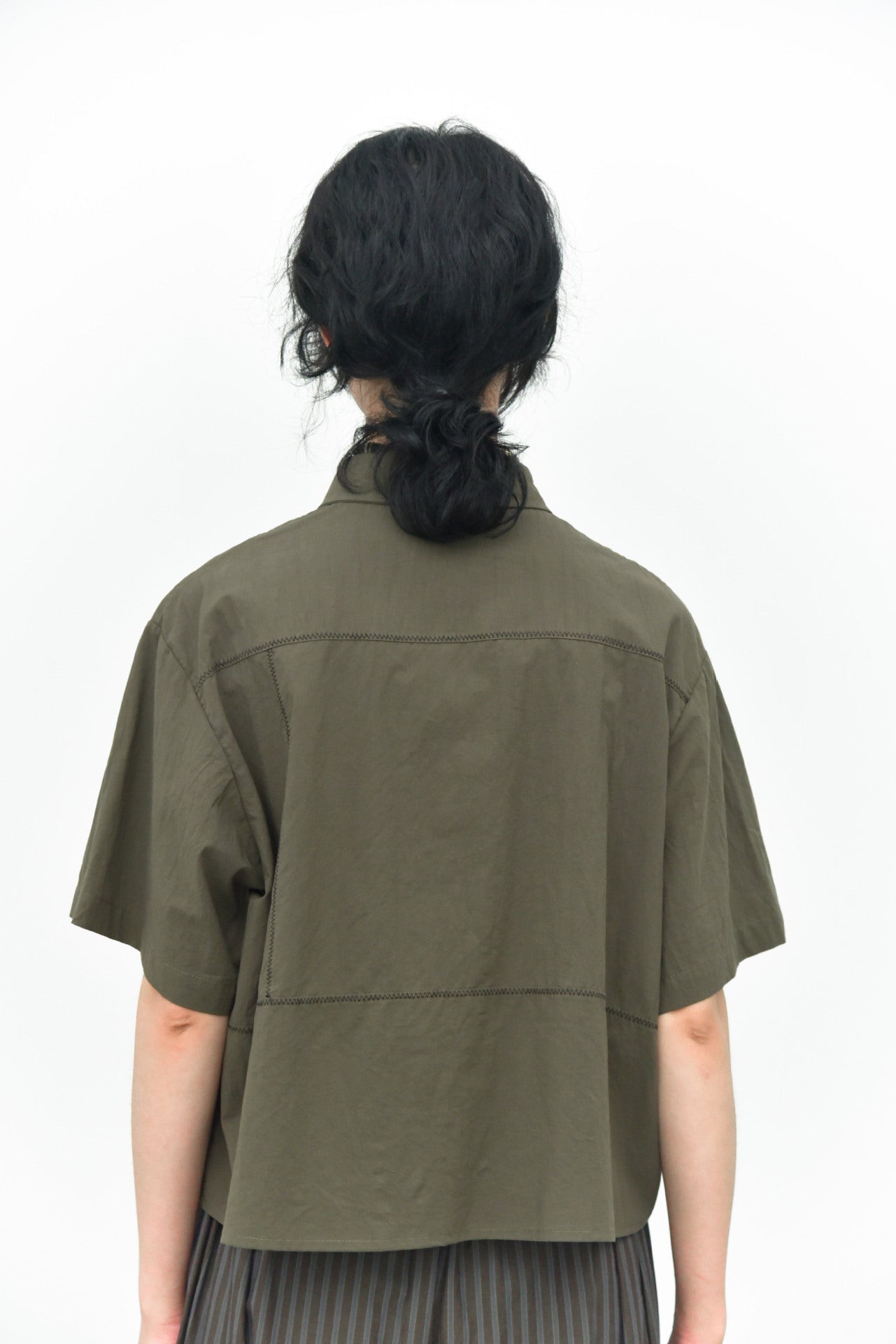 早秋 NEW / 交錯拼接細波浪工法短袖襯衫