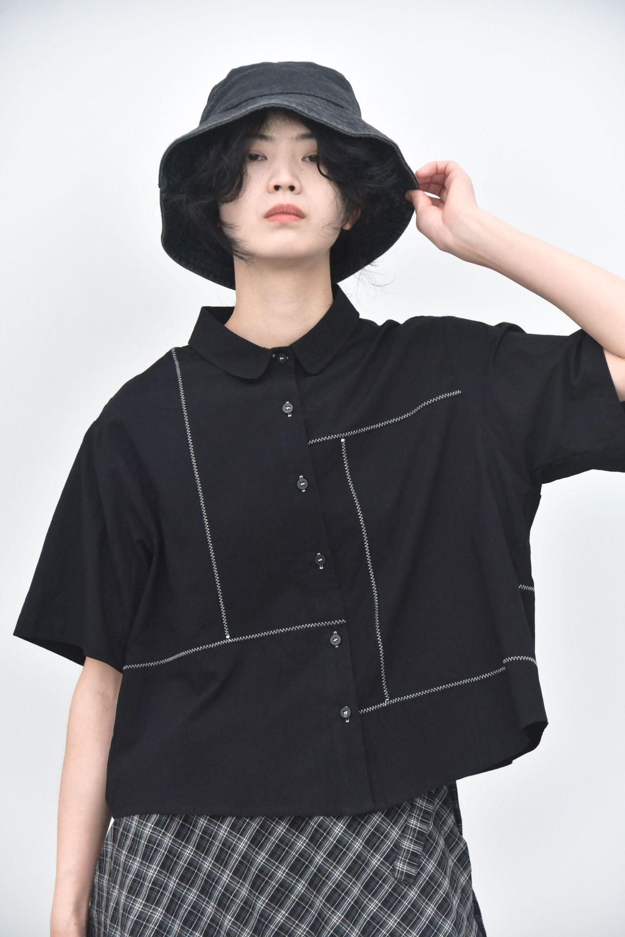 早秋 NEW / 交錯拼接細波浪工法短袖襯衫