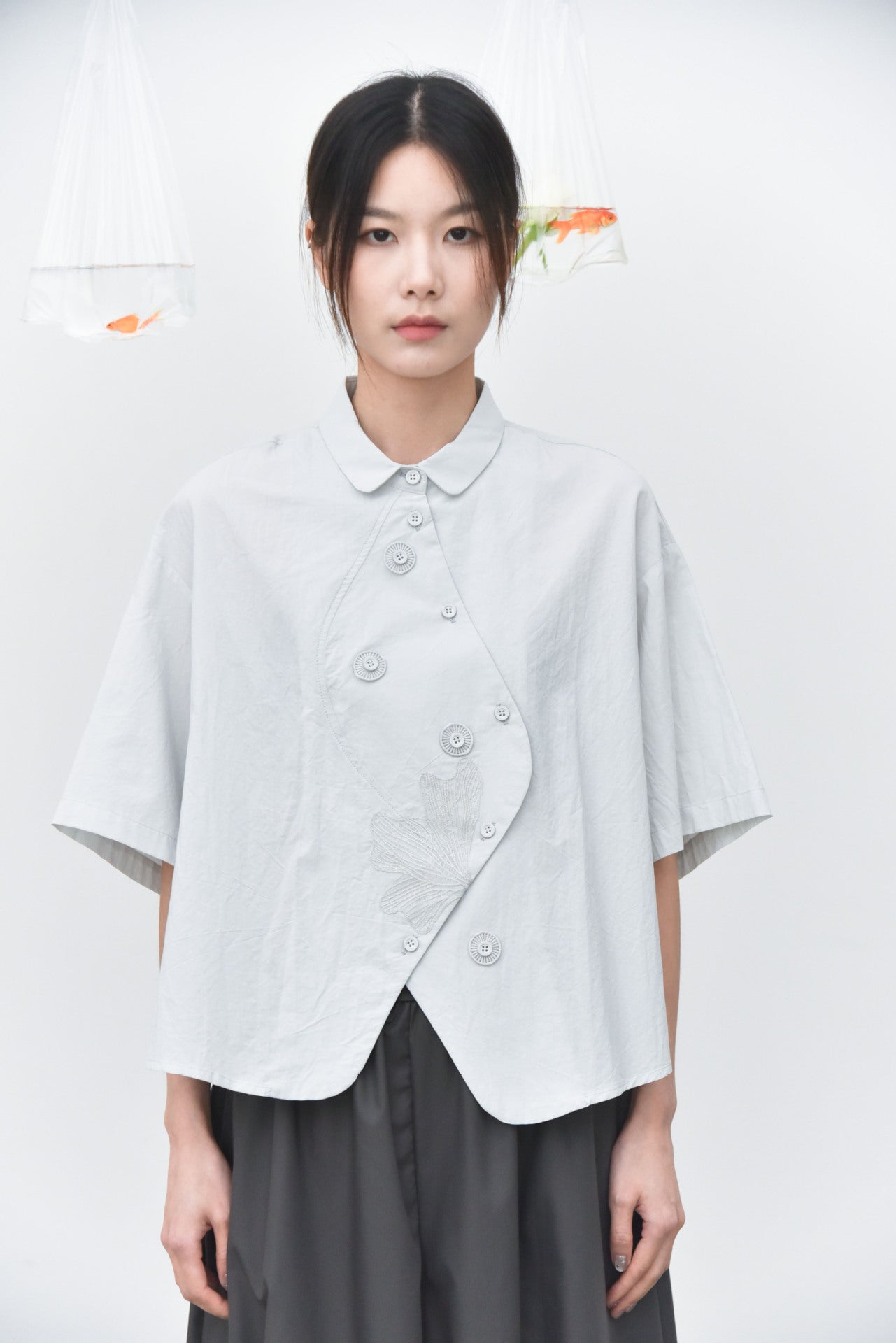 早秋 NEW/ 手工貼花重工弧形門襟襯衫