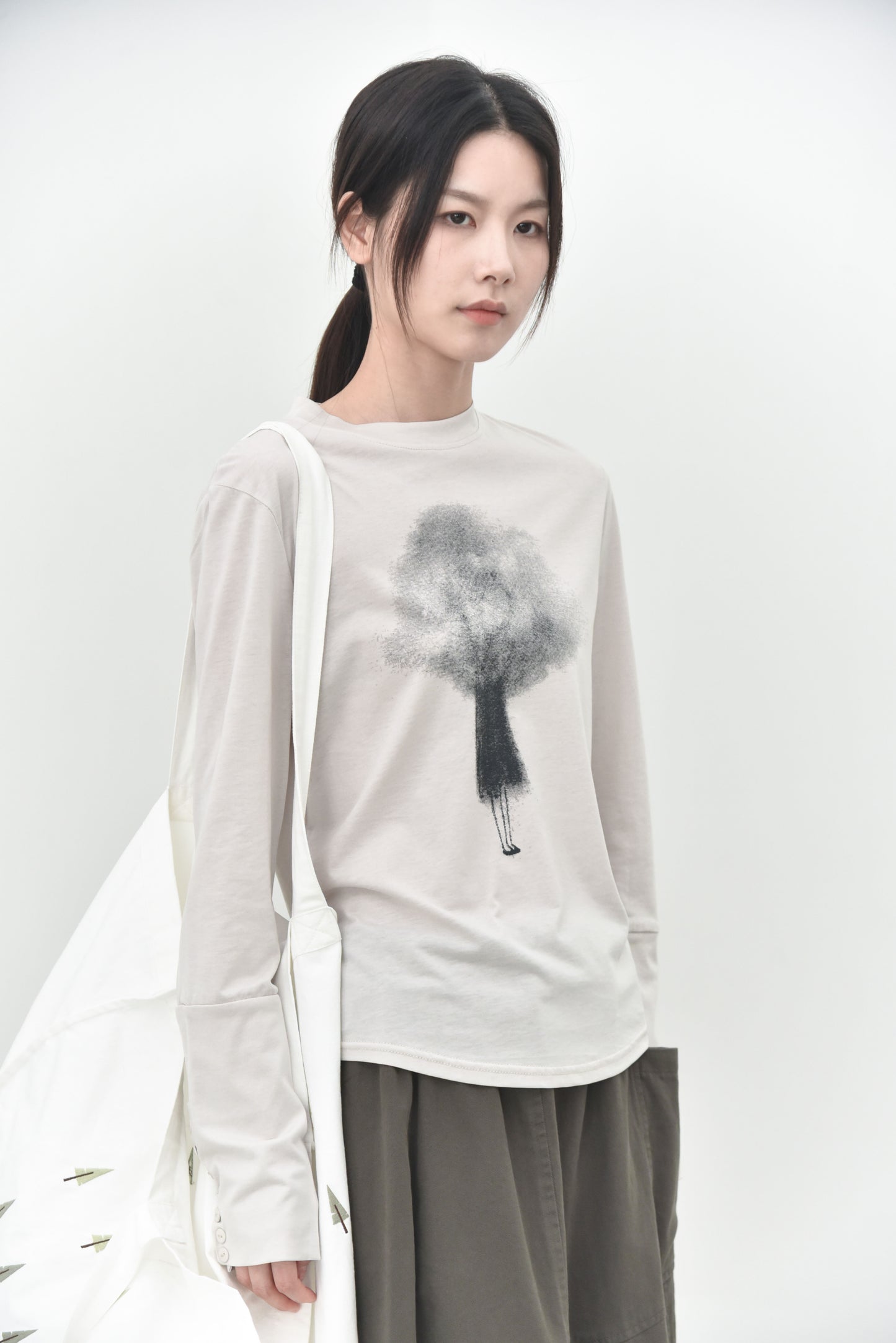 早秋 NEW/ 迷霧女孩~多釦設計天絲T恤