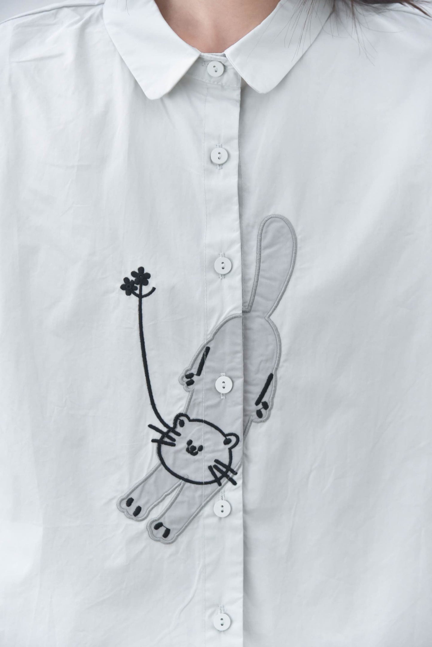 早秋 NEW/ 『伸伸懶腰貓咪』刺繡襯衫