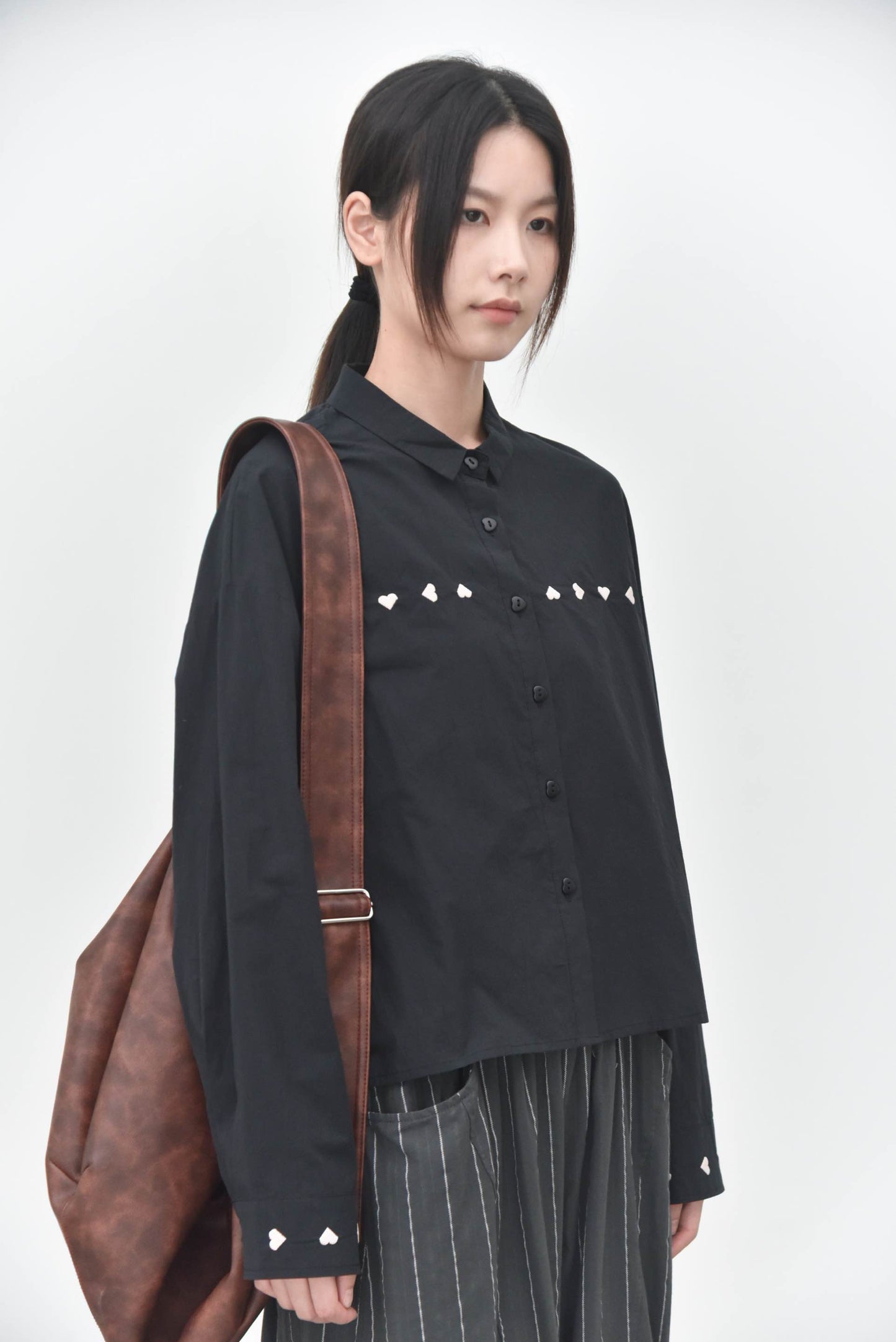 早秋ＮＥＷ！/ 文青刺繡小愛心自然皺感襯衫
