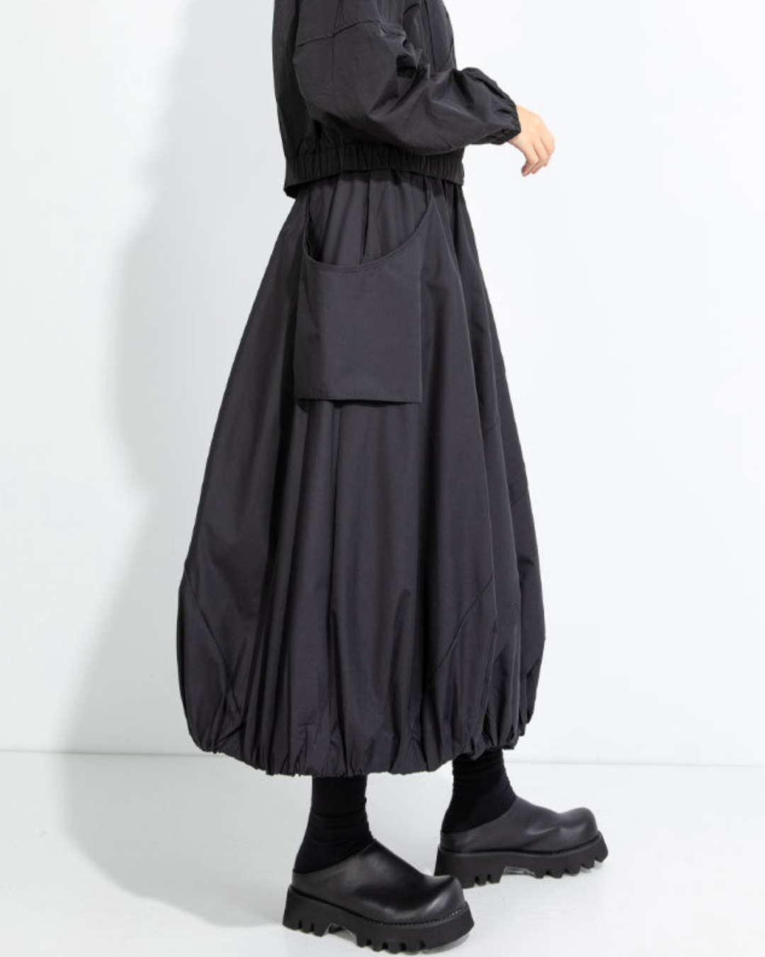 秋季設計款外掛口袋造型花苞裙