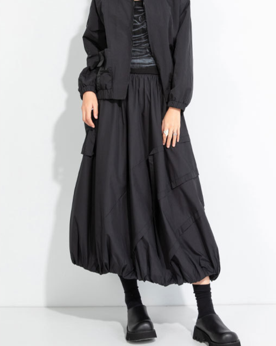 秋季設計款外掛口袋造型花苞裙