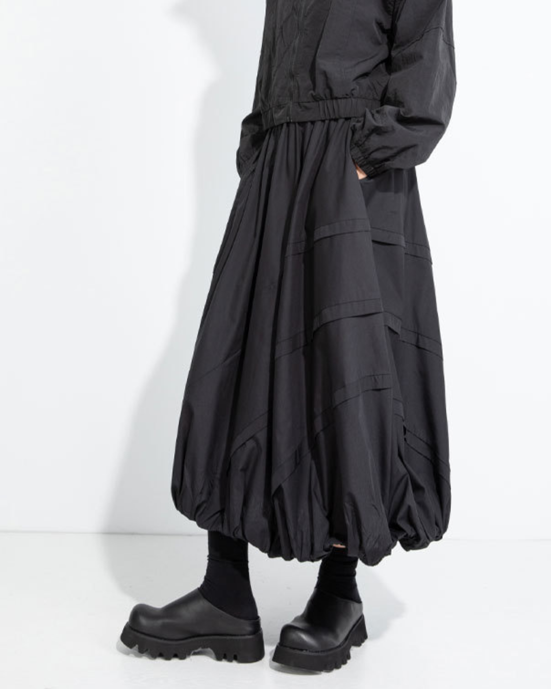 秋季設計款外掛口袋造型花苞裙