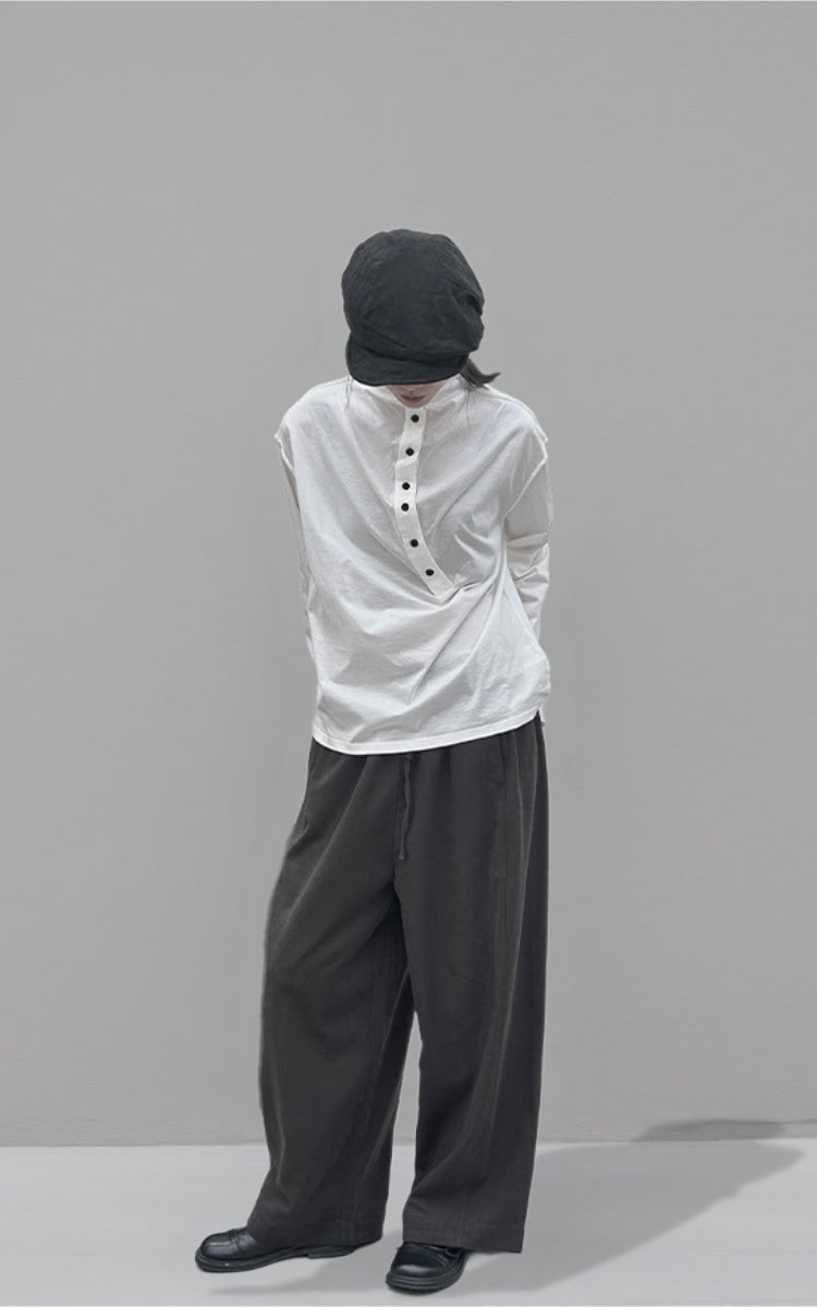 歪斜釦設計款半高領上衣