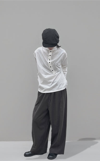 歪斜釦設計款半高領上衣