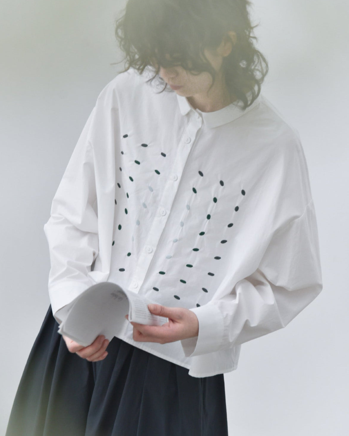 早秋熱銷 NEW/ 冥想空間刺繡長袖襯衫