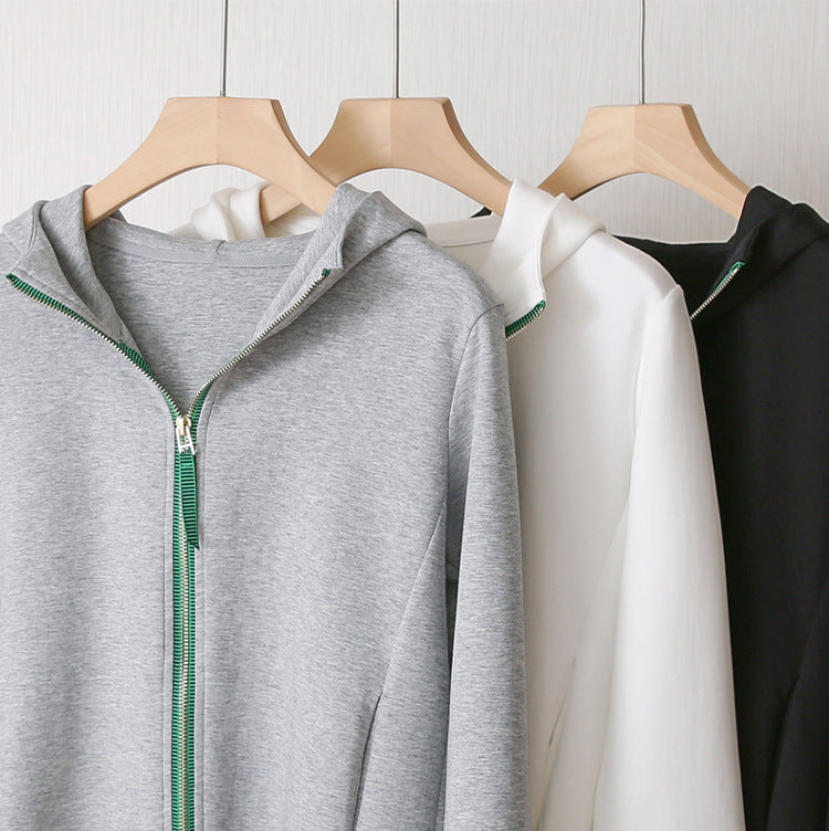 高質感！設計綠拉鍊春秋實穿外套