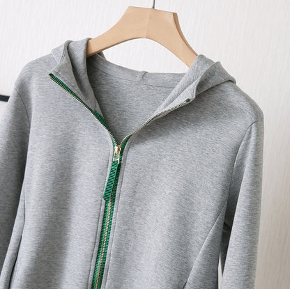 高質感！設計綠拉鍊春秋實穿外套