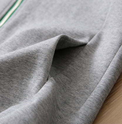 高質感！設計綠拉鍊春秋實穿外套