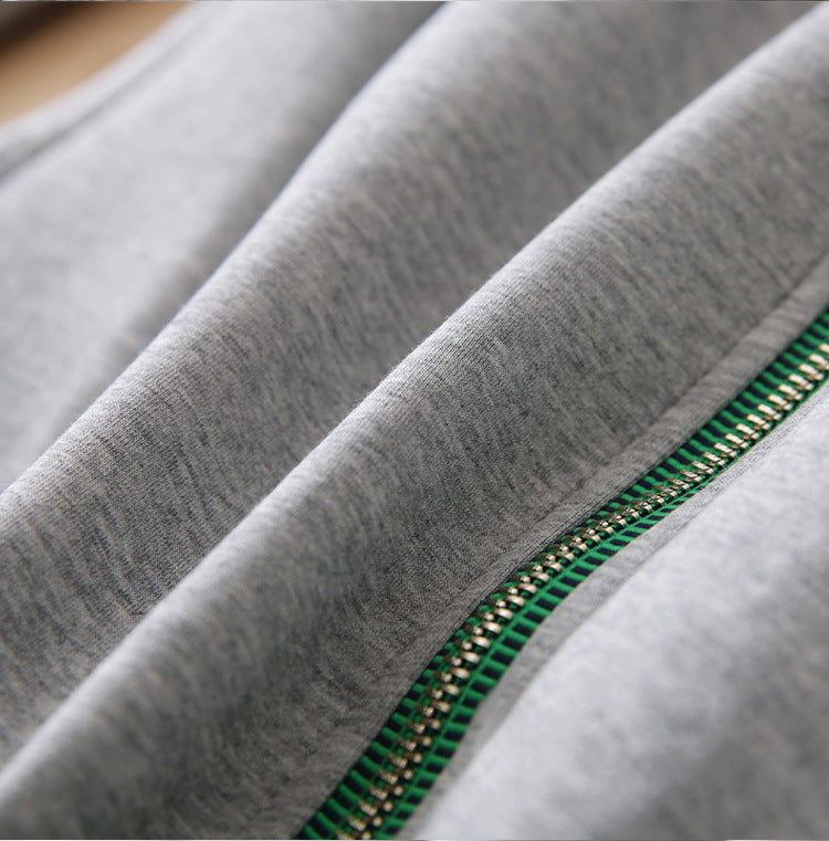 高質感！設計綠拉鍊春秋實穿外套