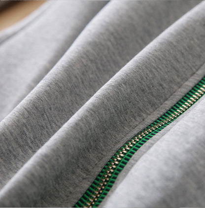 高質感！設計綠拉鍊春秋實穿外套