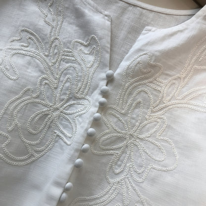 高級質感細緻100%亞麻防曬刺繡圓領襯衫