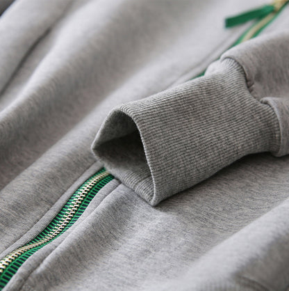 高質感！設計綠拉鍊春秋實穿外套