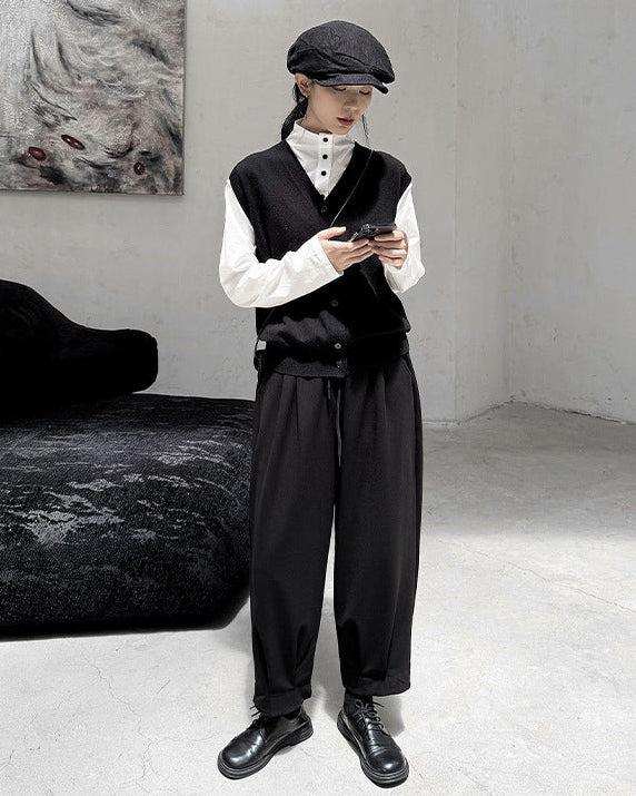 歪斜釦設計款半高領上衣