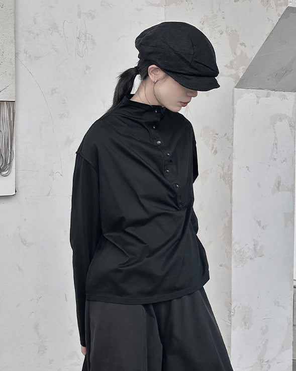 歪斜釦設計款半高領上衣