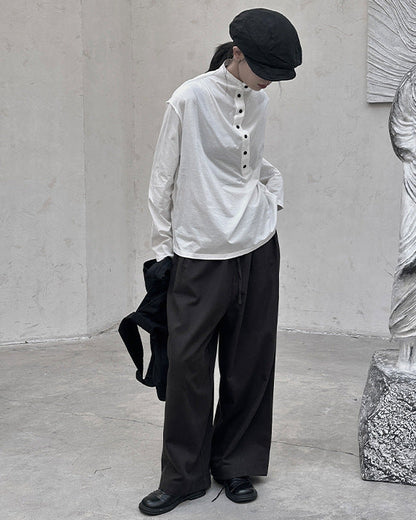 歪斜釦設計款半高領上衣